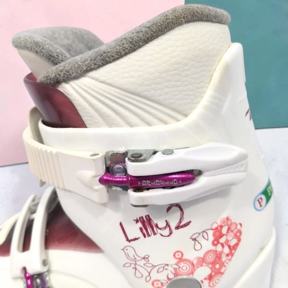 Dalbello Lilly 2 Girls Ski Boots Size 22.5 Mondo US 3.5-4.5 White Burgundy 262mm